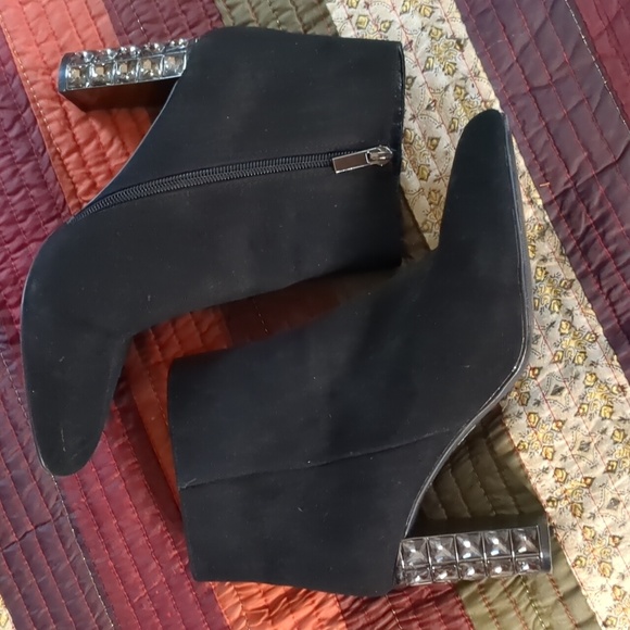 LE CHATEAU* studded heel side zip suede rounded pointed toe ankle boots sz 38 - Picture 5 of 15